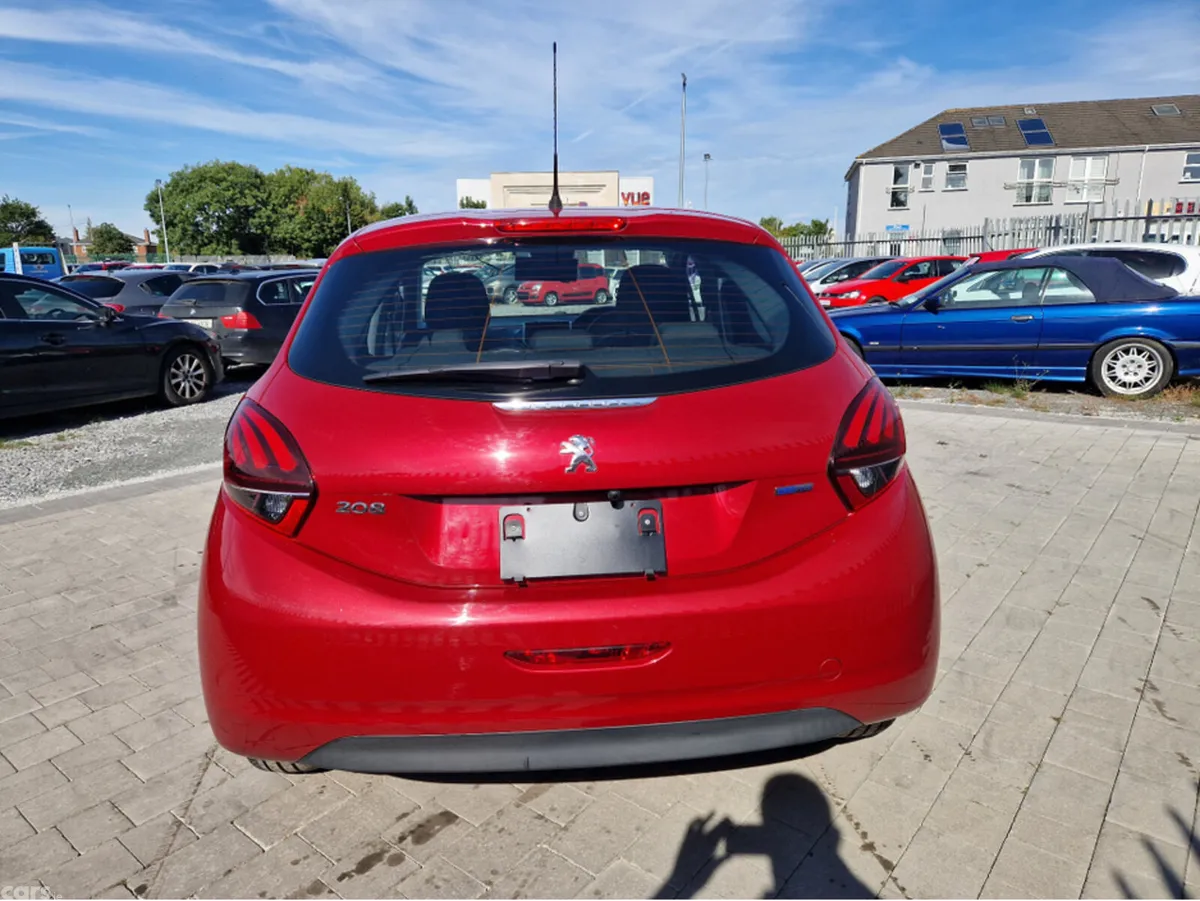 Peugeot 208 Hatchback, Petrol, 2018, Red