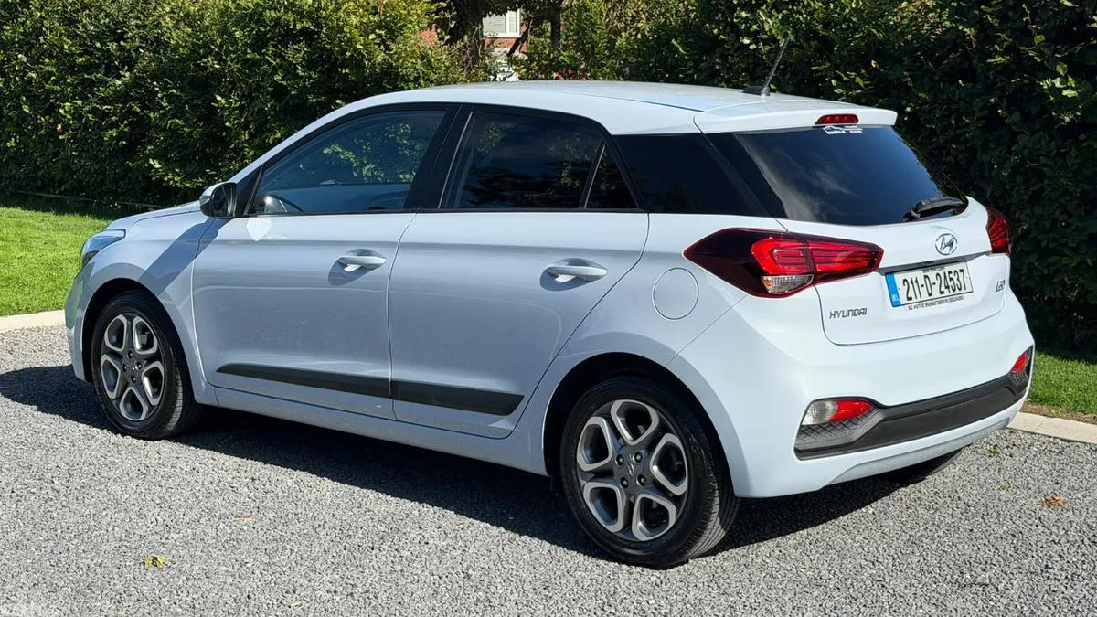 Hyundai i20 Hatchback, Petrol, 2021, Blue