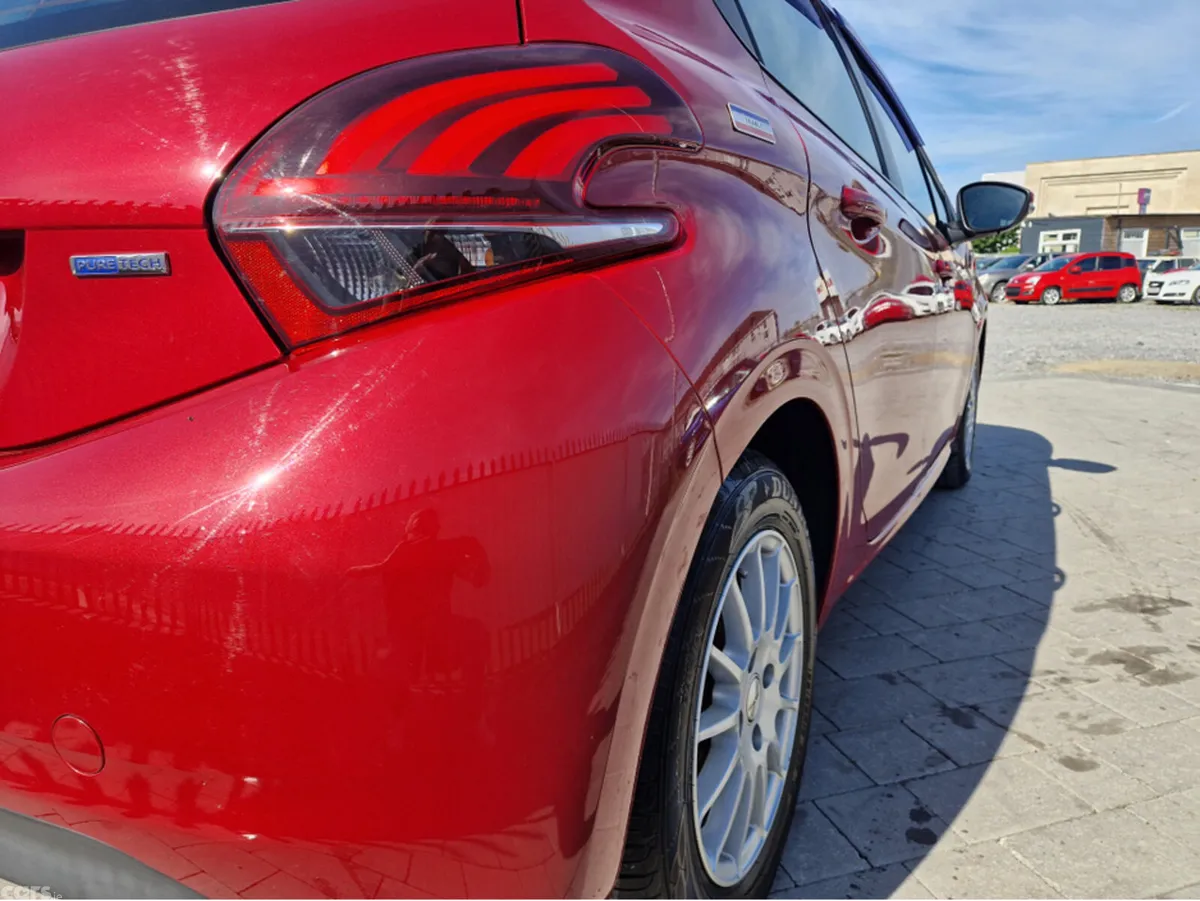 Peugeot 208 Hatchback, Petrol, 2018, Red