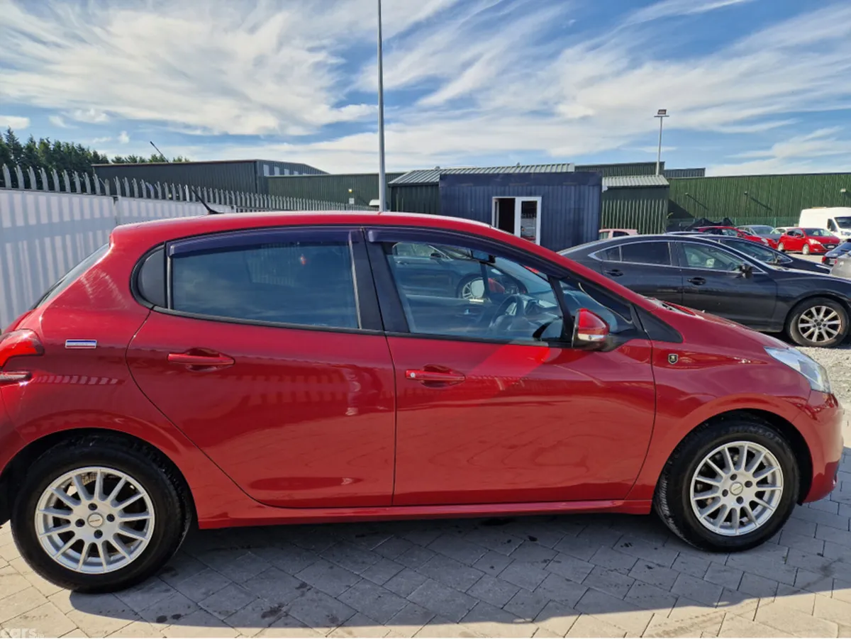Peugeot 208 Hatchback, Petrol, 2018, Red
