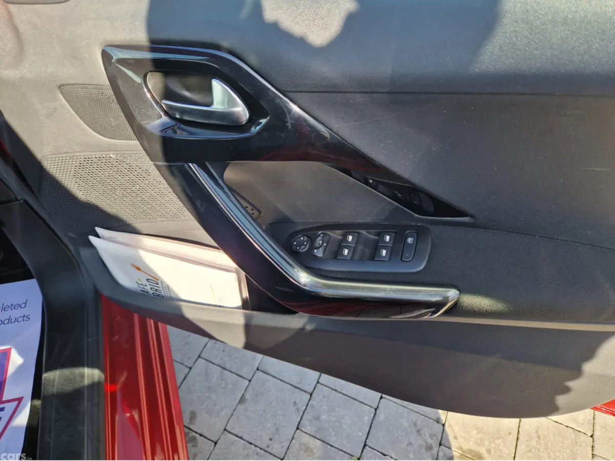 Peugeot 208 Hatchback, Petrol, 2018, Red