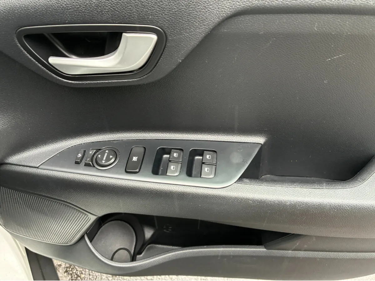 Kia Stonic Estate, Petrol, 2019, White