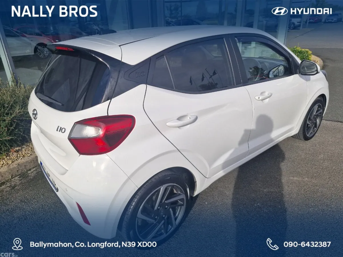 Hyundai i10 Hatchback, Petrol, 2021, White