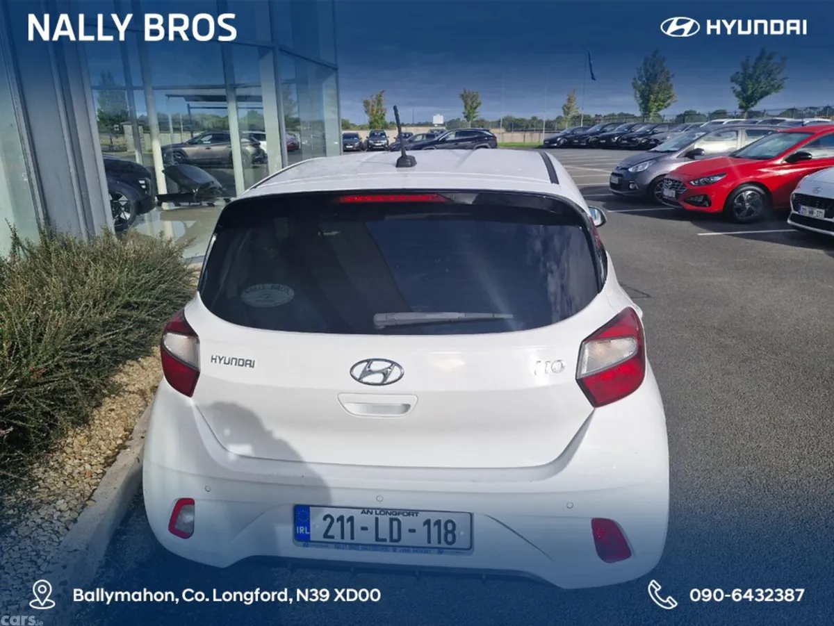 Hyundai i10 Hatchback, Petrol, 2021, White