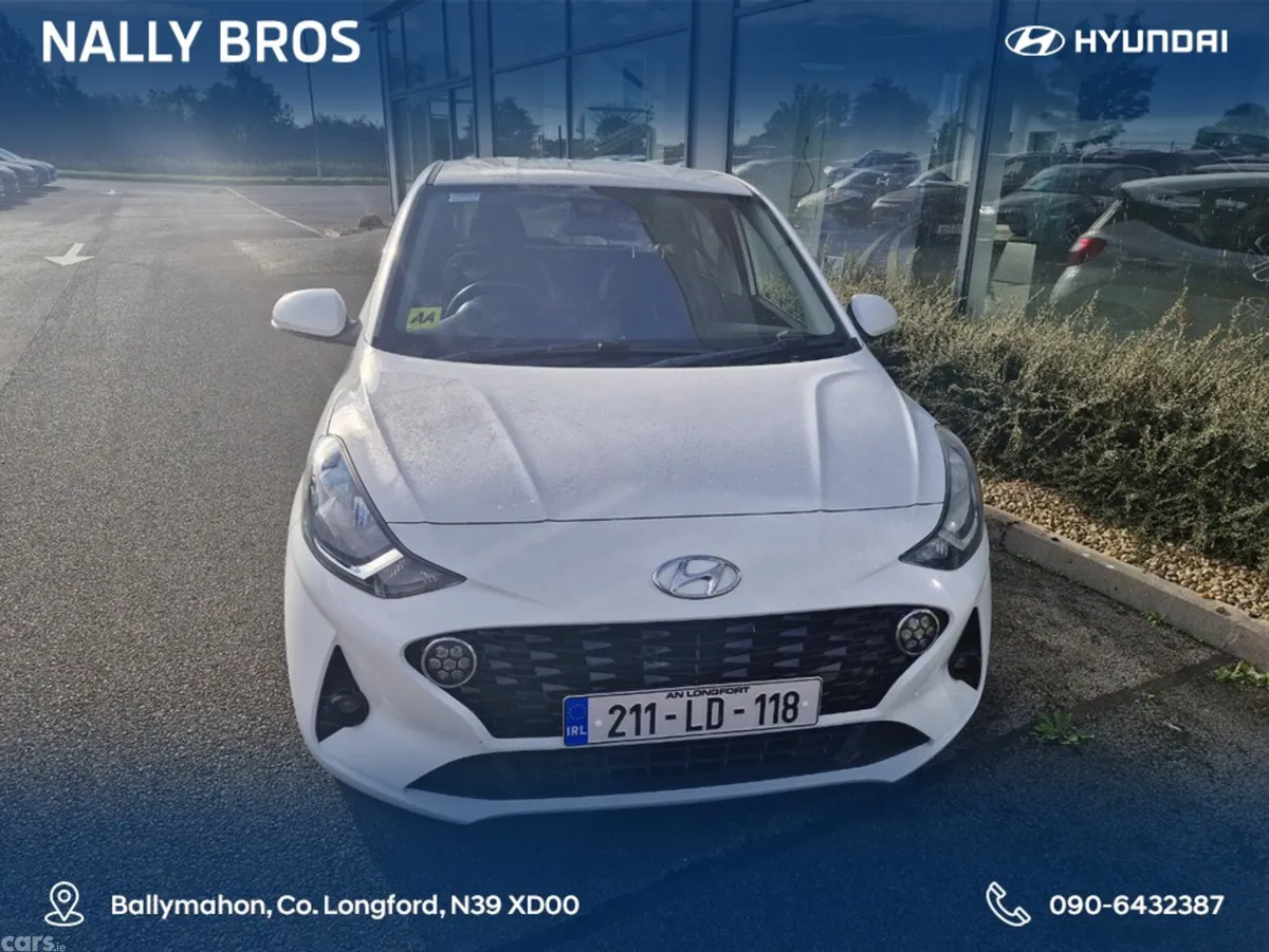 Hyundai i10 Hatchback, Petrol, 2021, White