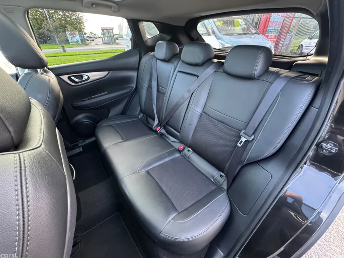 Nissan Qashqai MPV, Diesel, 2019, Black