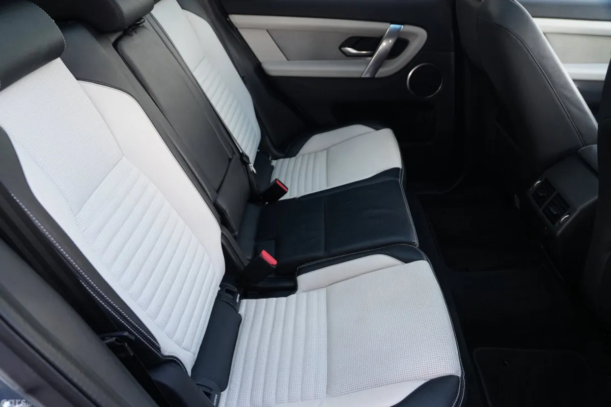Land Rover Discovery SUV, Petrol Hybrid, 2022, Grey