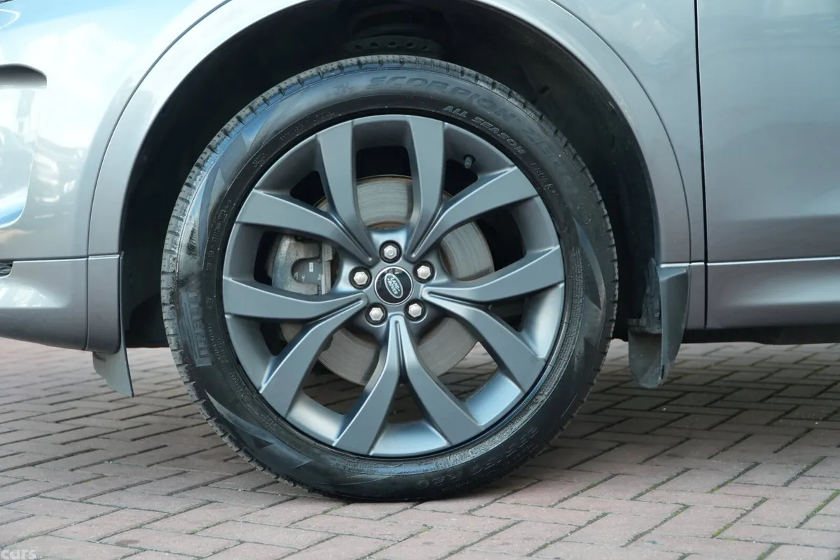 Land Rover Discovery SUV, Petrol Hybrid, 2022, Grey