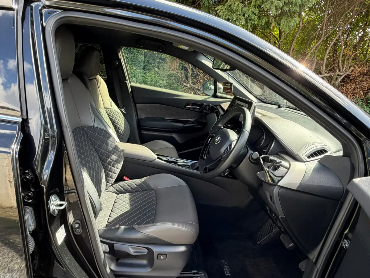 Toyota C-HR SUV, Petrol Hybrid, 2021, Black