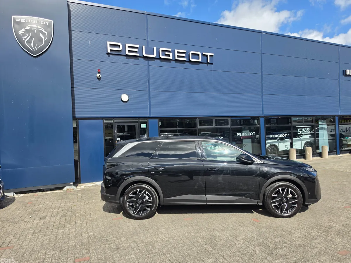 Peugeot 5008 MPV, Petrol, 2026, Black