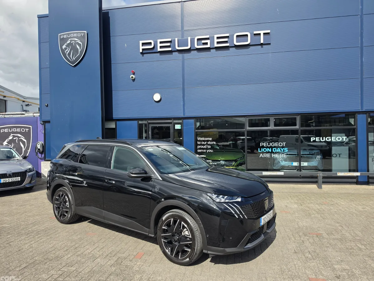 Peugeot 5008 MPV, Petrol, 2026, Black