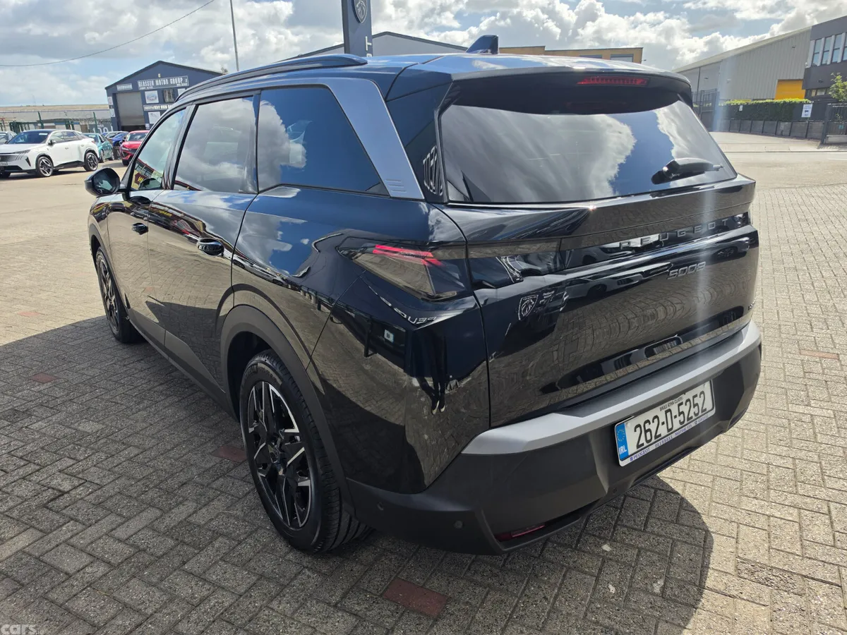 Peugeot 5008 MPV, Petrol, 2026, Black