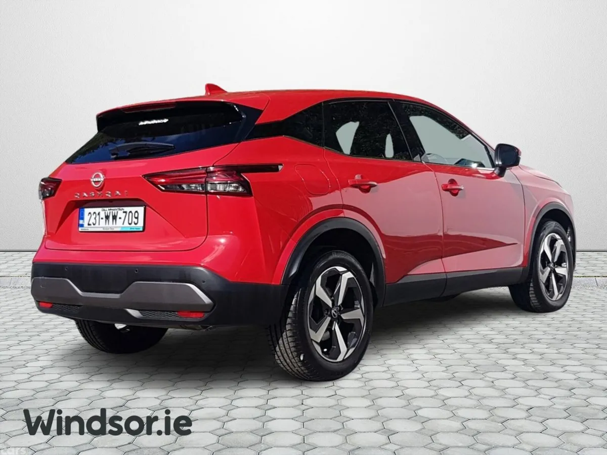 Nissan Qashqai MPV, Petrol, 2023, Red
