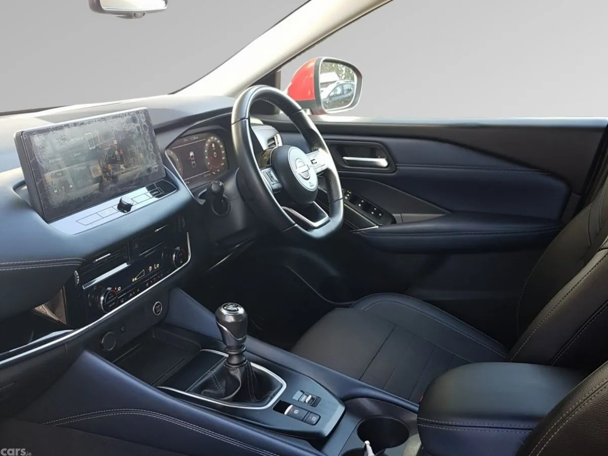 Nissan Qashqai MPV, Petrol, 2023, Red