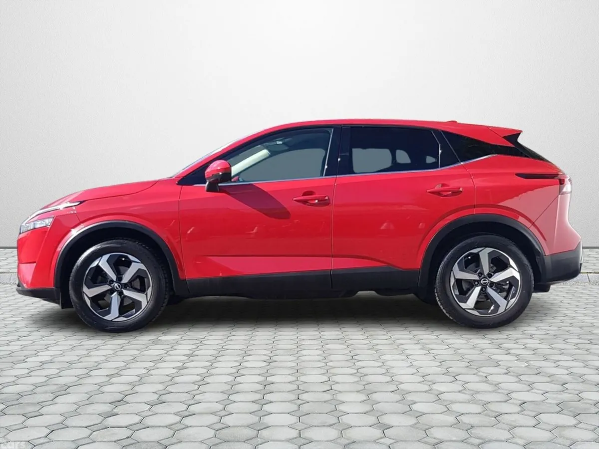 Nissan Qashqai MPV, Petrol, 2023, Red