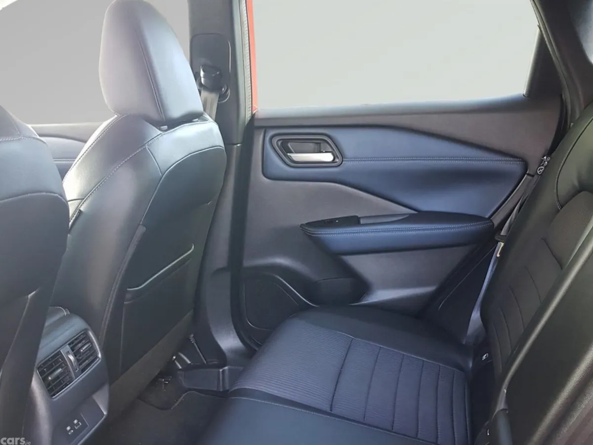Nissan Qashqai MPV, Petrol, 2023, Red