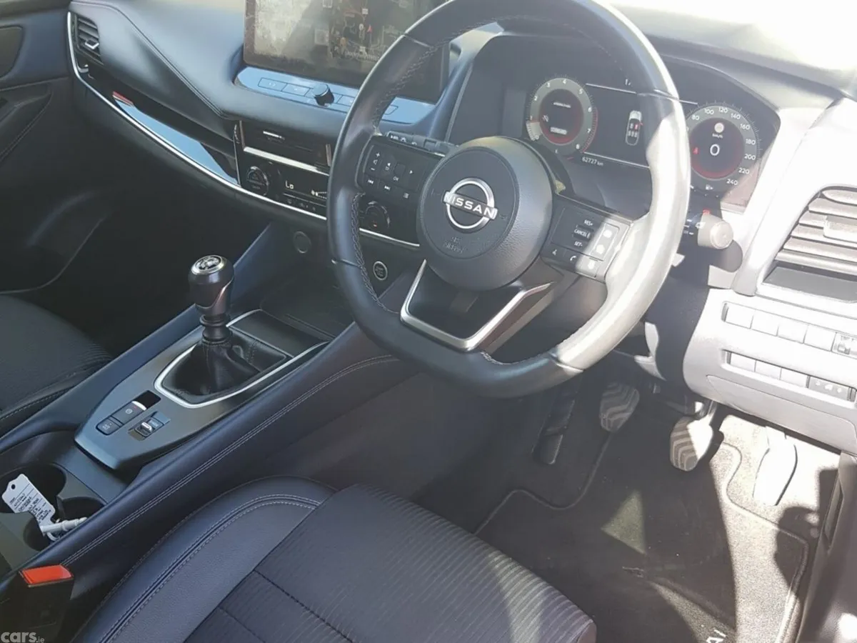 Nissan Qashqai MPV, Petrol, 2023, Red