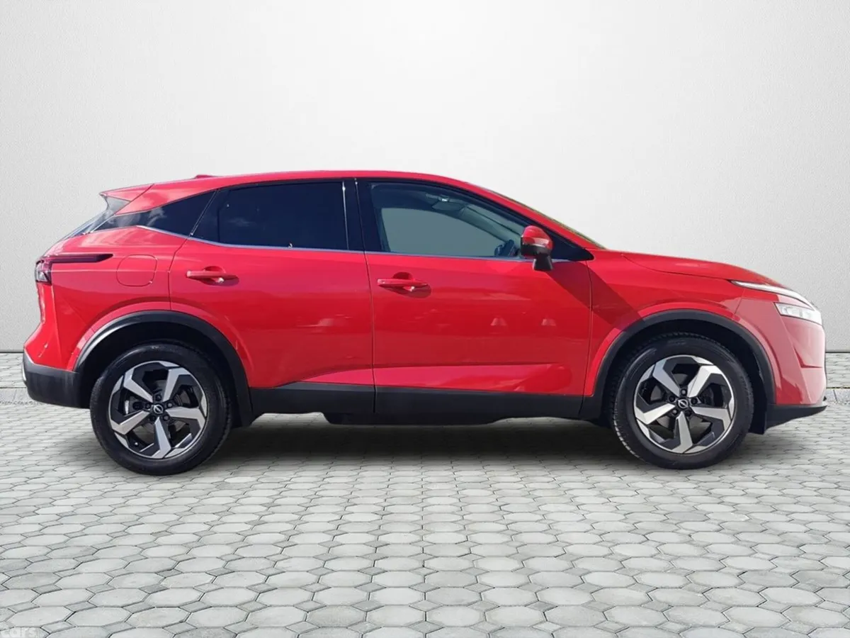 Nissan Qashqai MPV, Petrol, 2023, Red