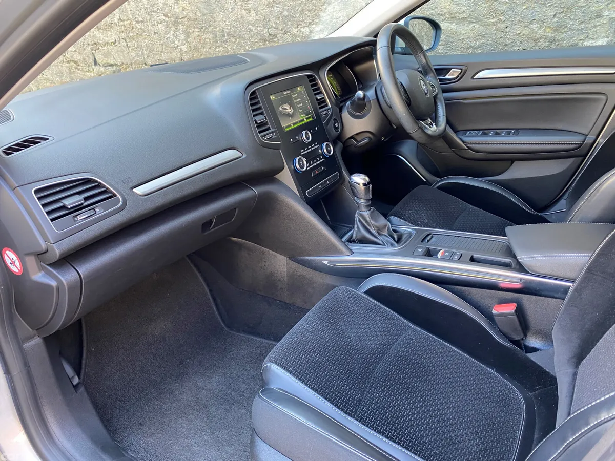 Renault Megane Hatchback, Diesel, 2017, Silver