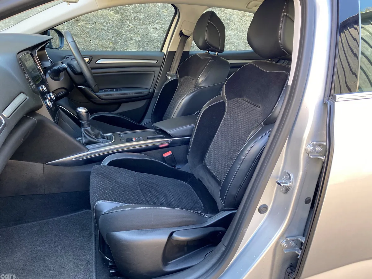 Renault Megane Hatchback, Diesel, 2017, Silver