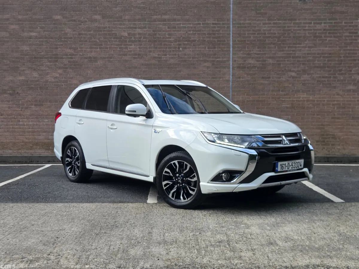 Mitsubishi Outlander SUV, Petrol Plug-in Hybrid, 2016, White