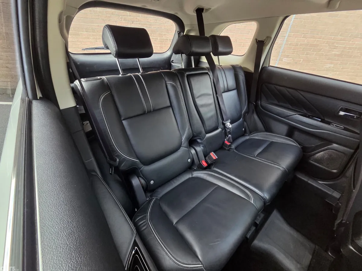 Mitsubishi Outlander SUV, Petrol Plug-in Hybrid, 2016, White