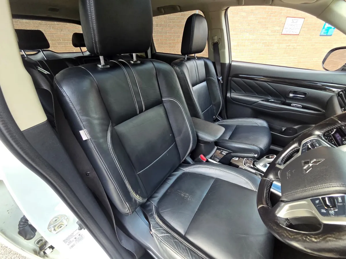 Mitsubishi Outlander SUV, Petrol Plug-in Hybrid, 2016, White