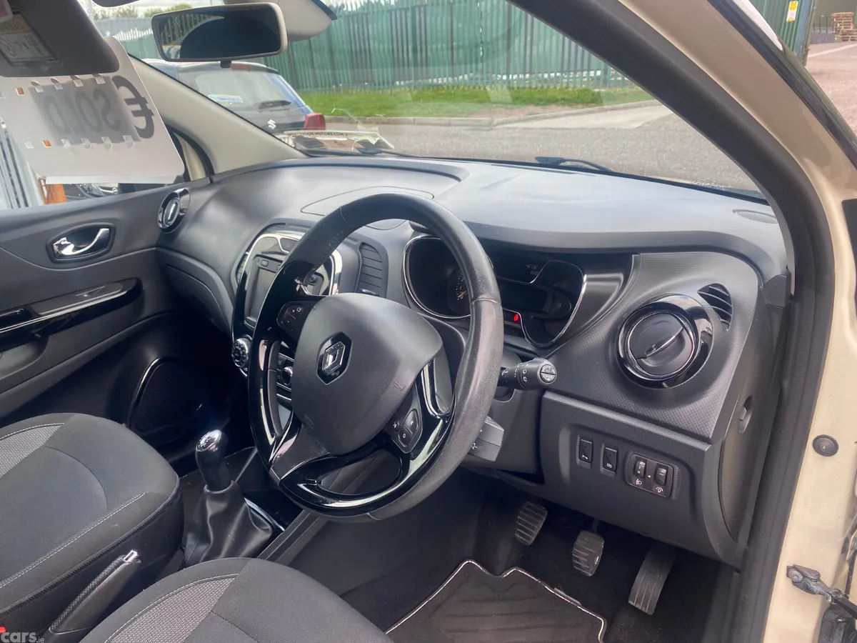 Renault Captur Hatchback, Petrol, 2016, Beige