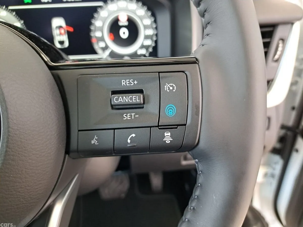 Nissan Qashqai SUV, Petrol Hybrid, 2026, White