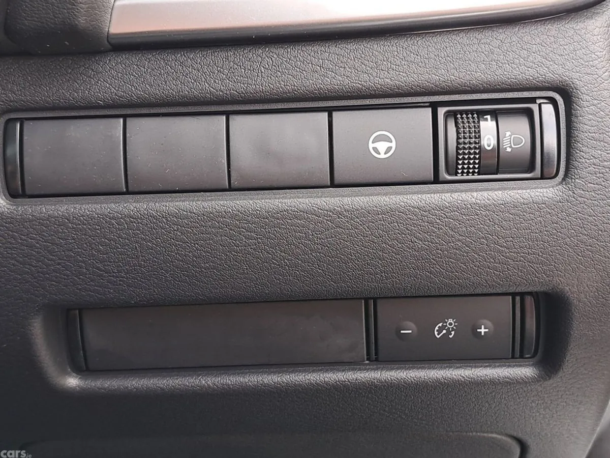Nissan Qashqai SUV, Petrol Hybrid, 2026, White