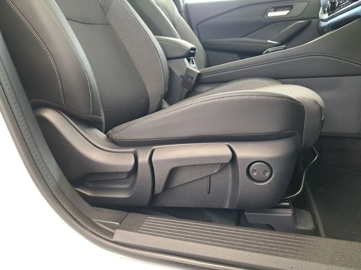 Nissan Qashqai SUV, Petrol Hybrid, 2026, White