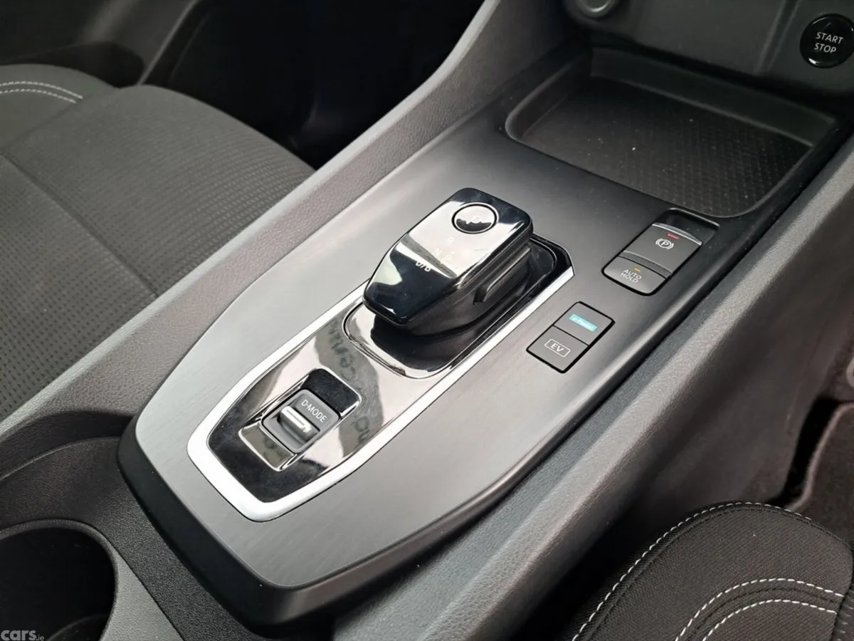 Nissan Qashqai SUV, Petrol Hybrid, 2024, Red