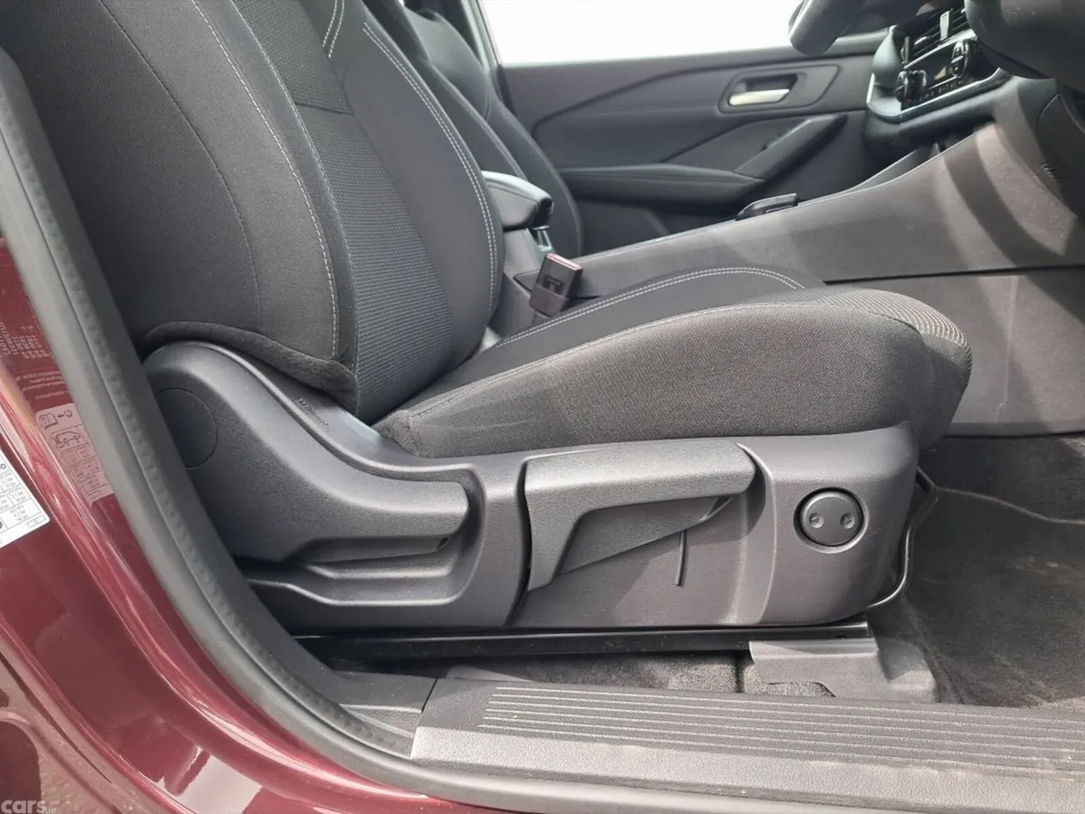 Nissan Qashqai SUV, Petrol Hybrid, 2024, Red