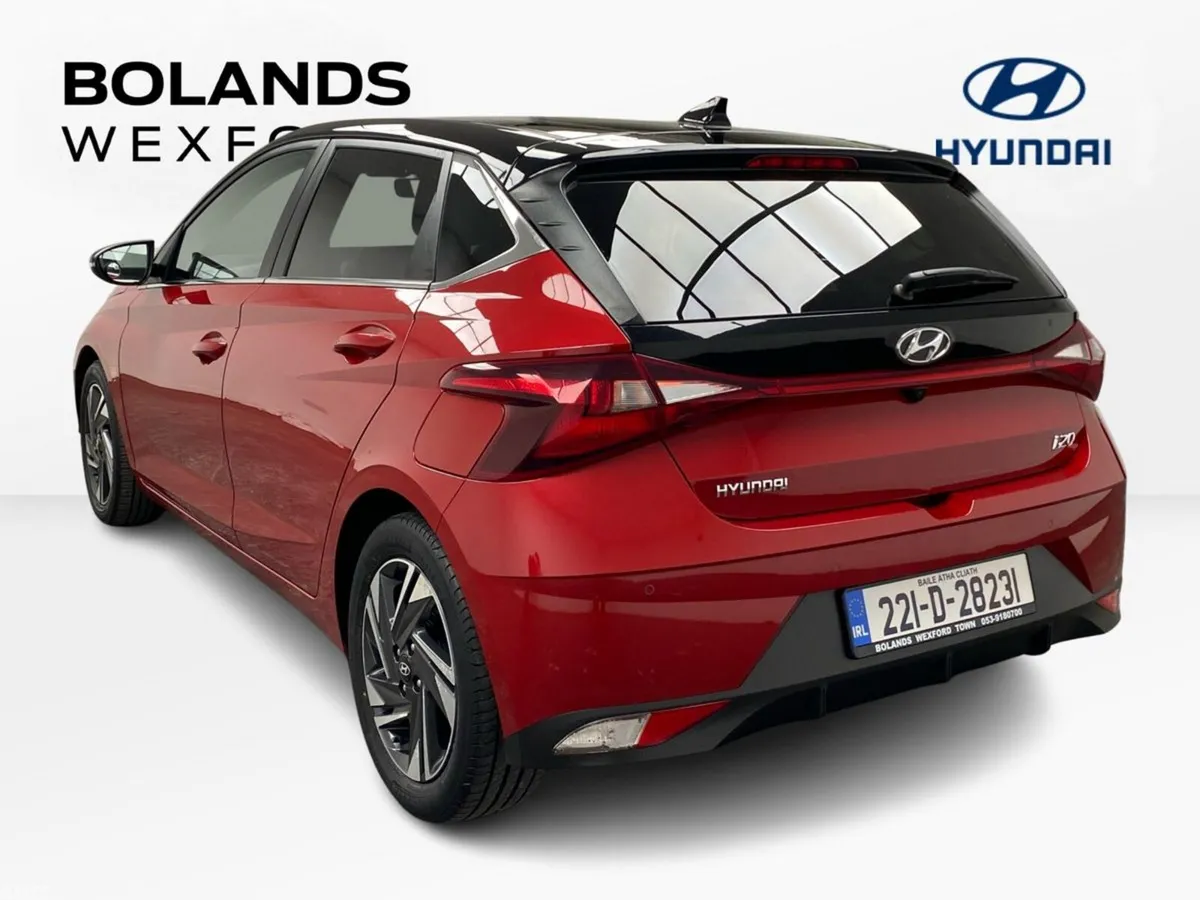 Hyundai i20 Hatchback, Petrol, 2022, Red