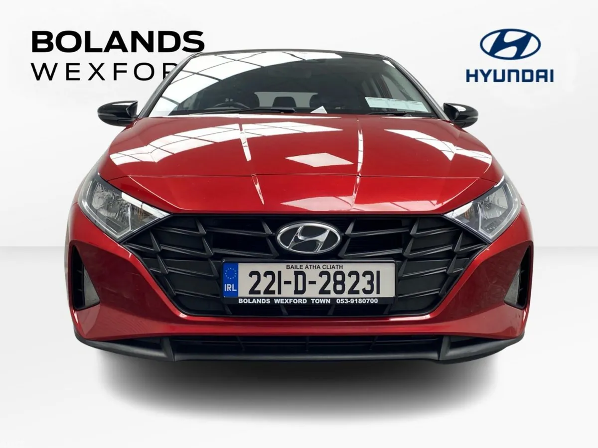 Hyundai i20 Hatchback, Petrol, 2022, Red