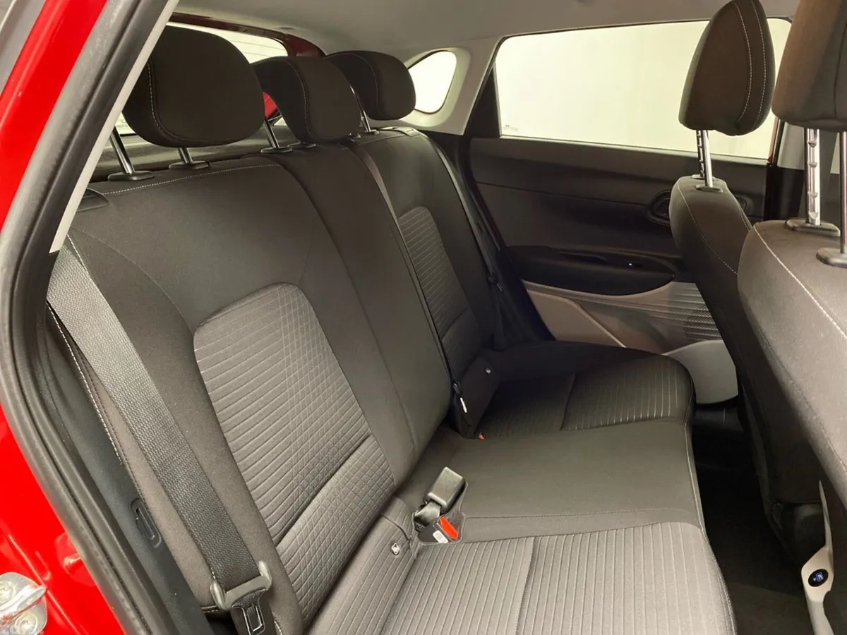 Hyundai i20 Hatchback, Petrol, 2022, Red