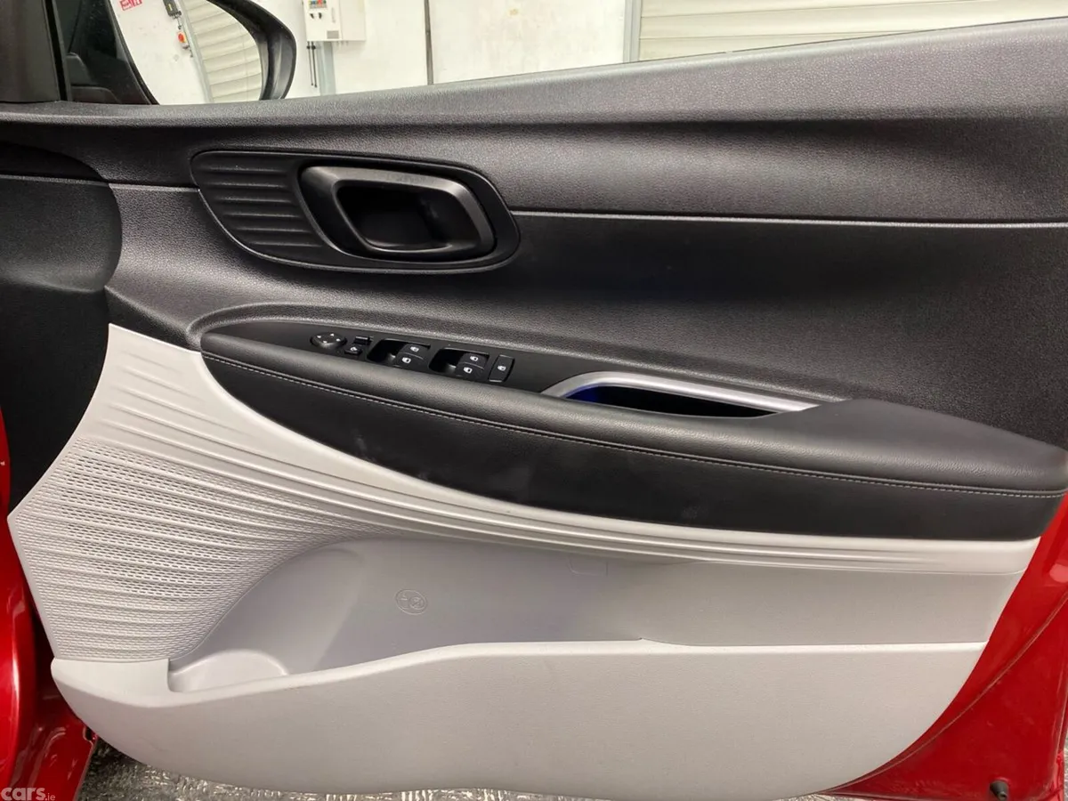 Hyundai i20 Hatchback, Petrol, 2022, Red