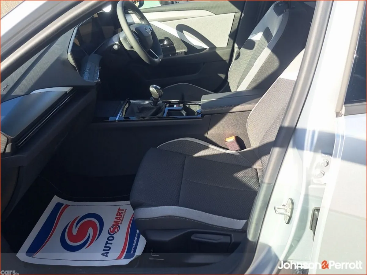 Opel Astra Hatchback, Petrol, 2025, Grey