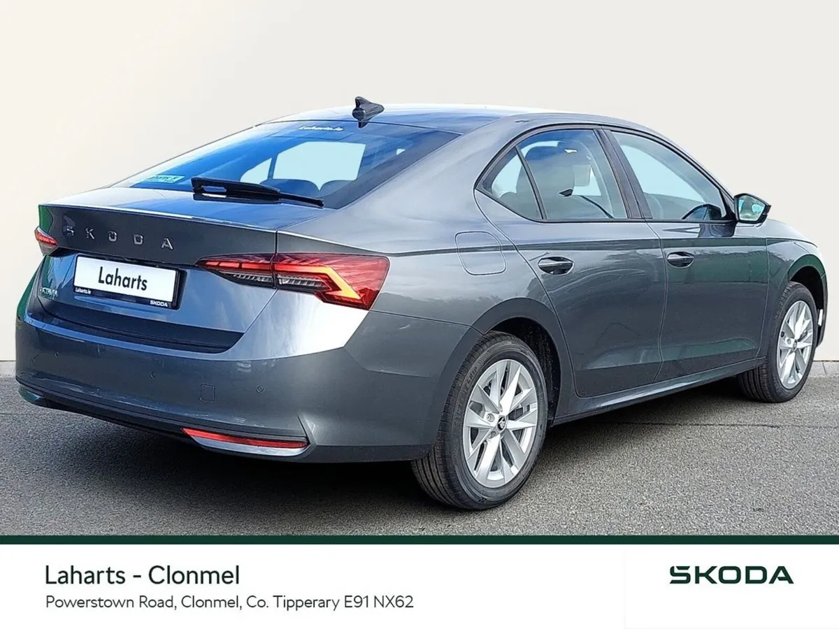 Skoda Octavia Saloon, Petrol, 2026, Grey