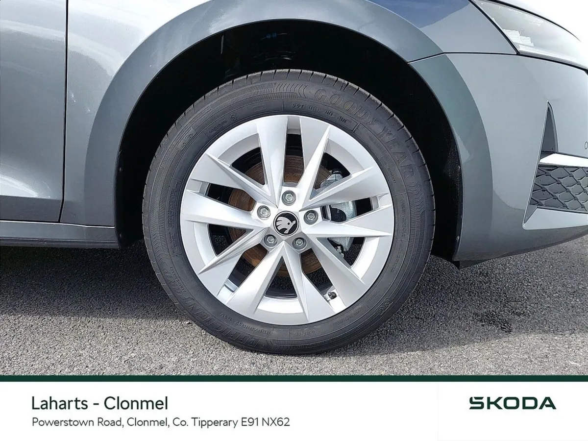 Skoda Octavia Saloon, Petrol, 2026, Grey