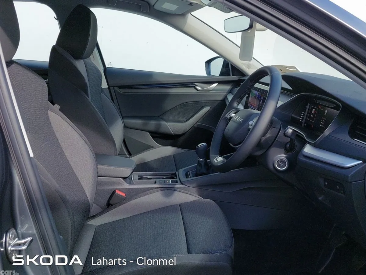Skoda Octavia Saloon, Petrol, 2026, Grey