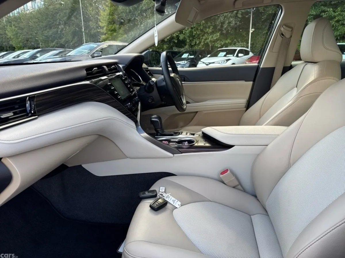 Toyota Camry Saloon, Petrol Hybrid, 2020, Black