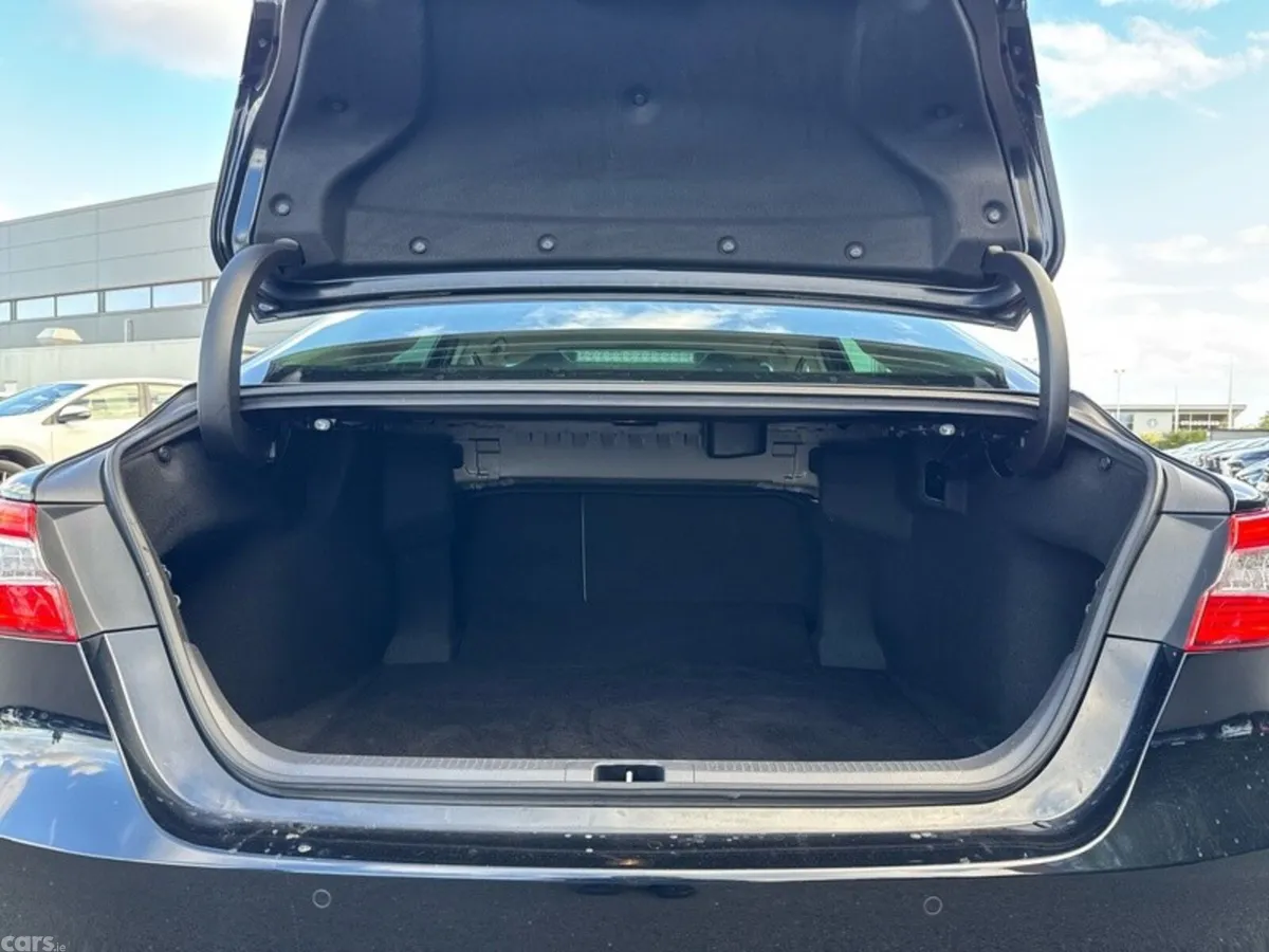 Toyota Camry Saloon, Petrol Hybrid, 2020, Black