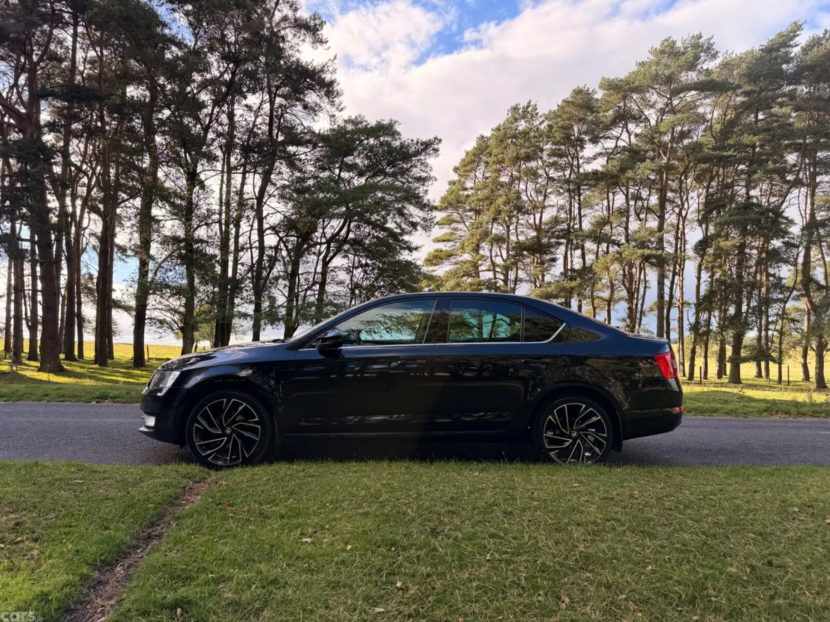 Skoda Octavia Saloon, Diesel, 2017, Black