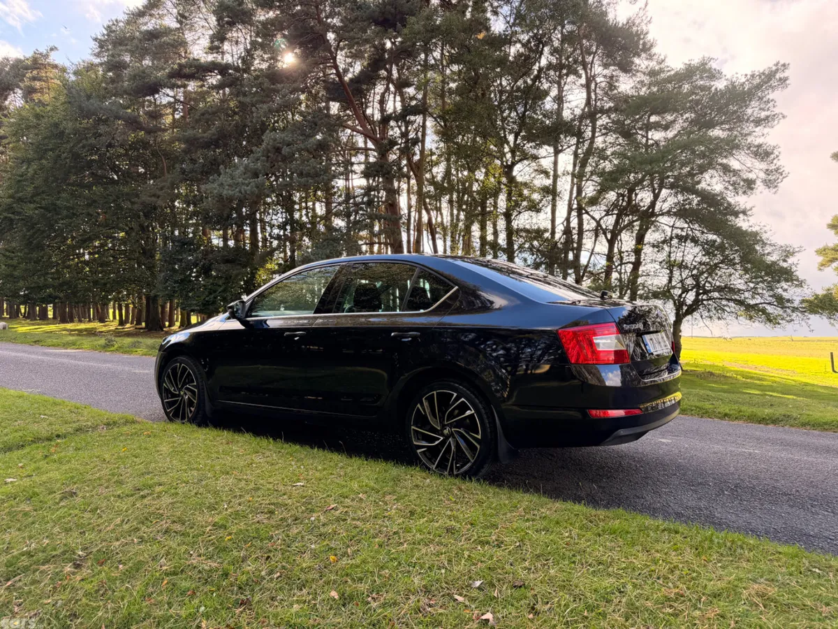 Skoda Octavia Saloon, Diesel, 2017, Black