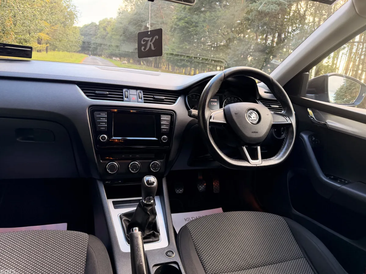 Skoda Octavia Saloon, Diesel, 2017, Black