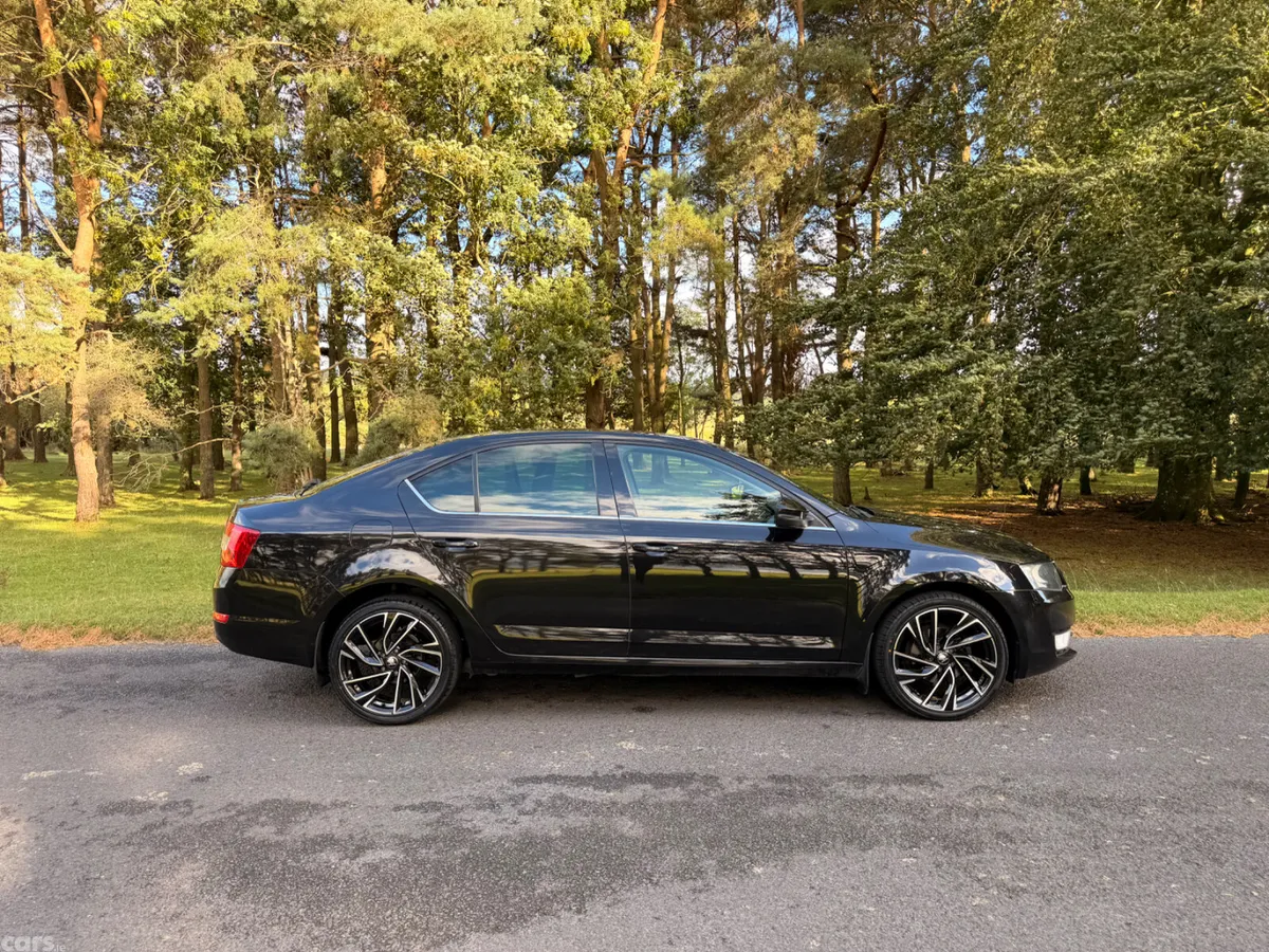 Skoda Octavia Saloon, Diesel, 2017, Black