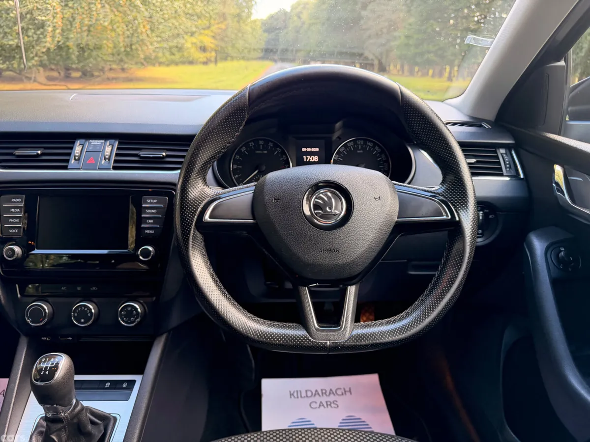 Skoda Octavia Saloon, Diesel, 2017, Black