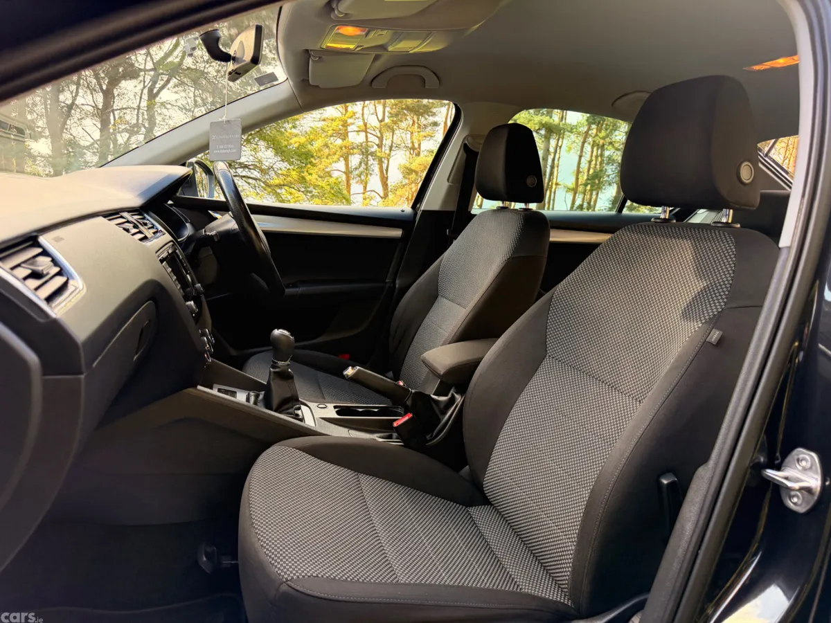 Skoda Octavia Saloon, Diesel, 2017, Black