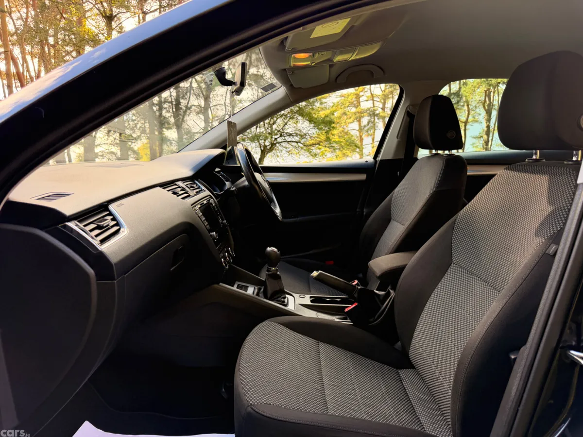 Skoda Octavia Saloon, Diesel, 2017, Black